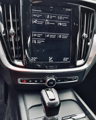 Volvo V60 cena 69900 przebieg: 183000, rok produkcji 2019 z Niemodlin małe 781